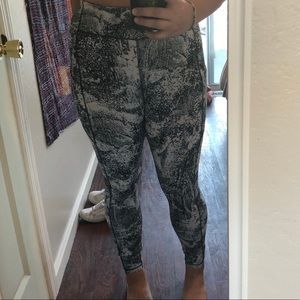 RARE patterned lulu leggings